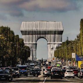 L'Arc de Triomphe, Wrapped, by Day