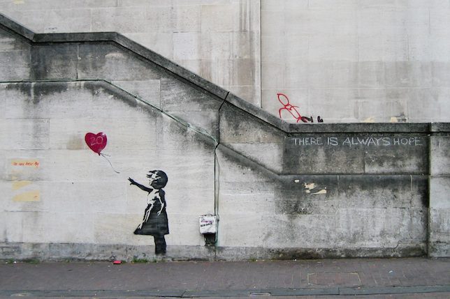 Image décorative: 25 Œuvres contemporaines à connaître absolument: Banksy, Girl with Balloon, 2002