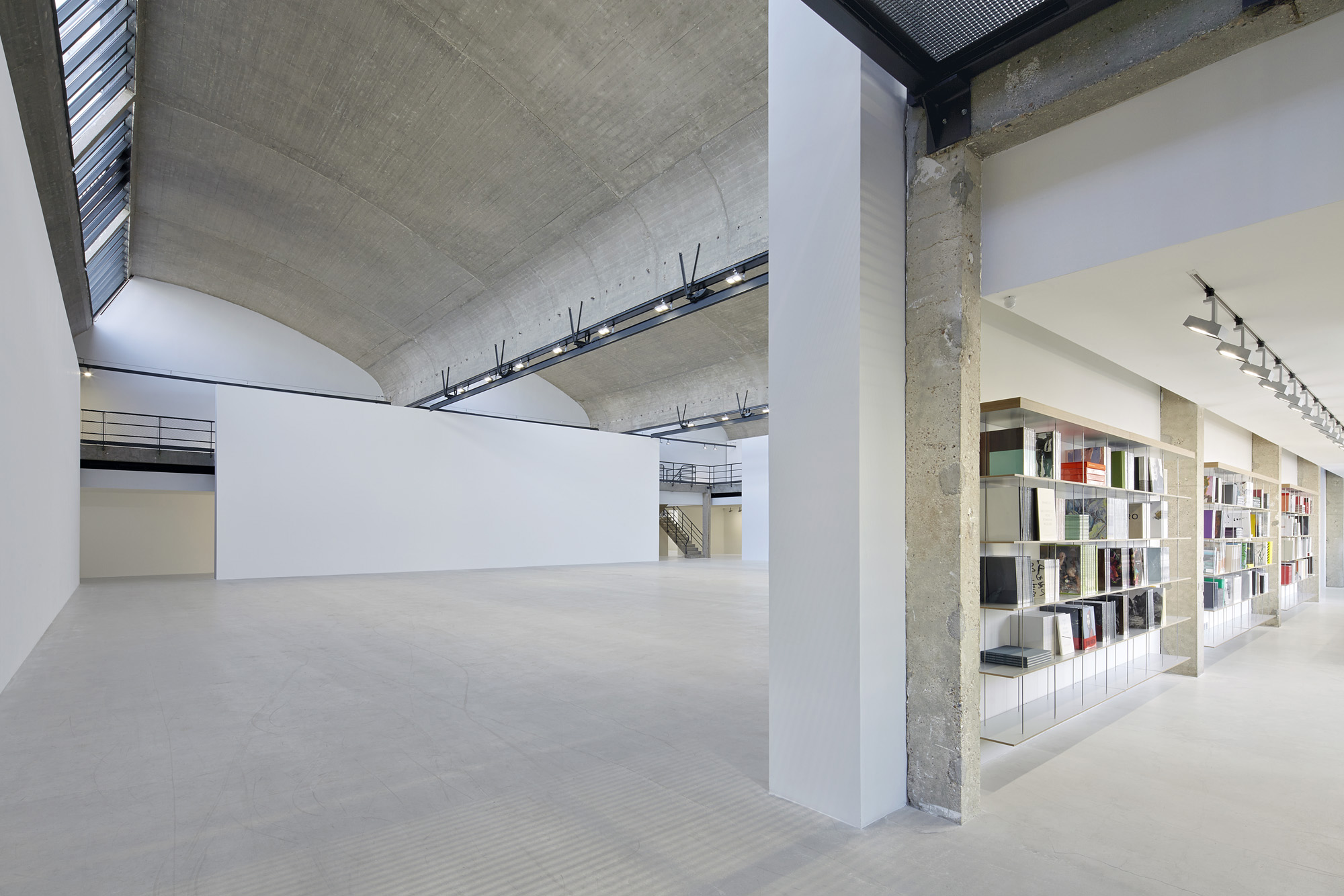 Gagosian-Gallery-Le-Bourget-2013-14-1