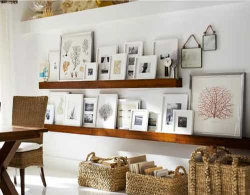 Inspiration d'un gallery wall dans la salle à manger © Pottery Barn