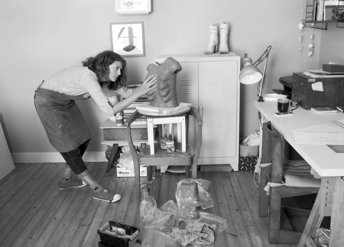 Kostanek au travail dans son atelier
