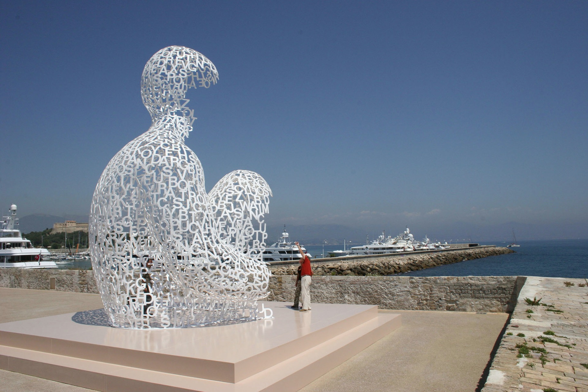 Les artistes qui créent des sculptures en acier