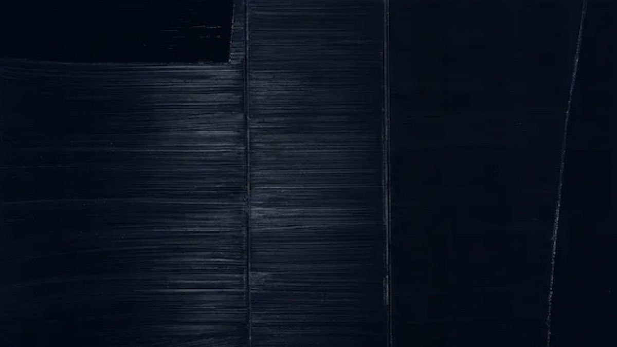 5 artistes pour qui le noir est une couleur
