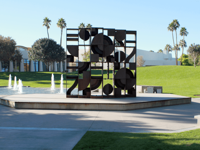 louise nevelson atmosphere and environment